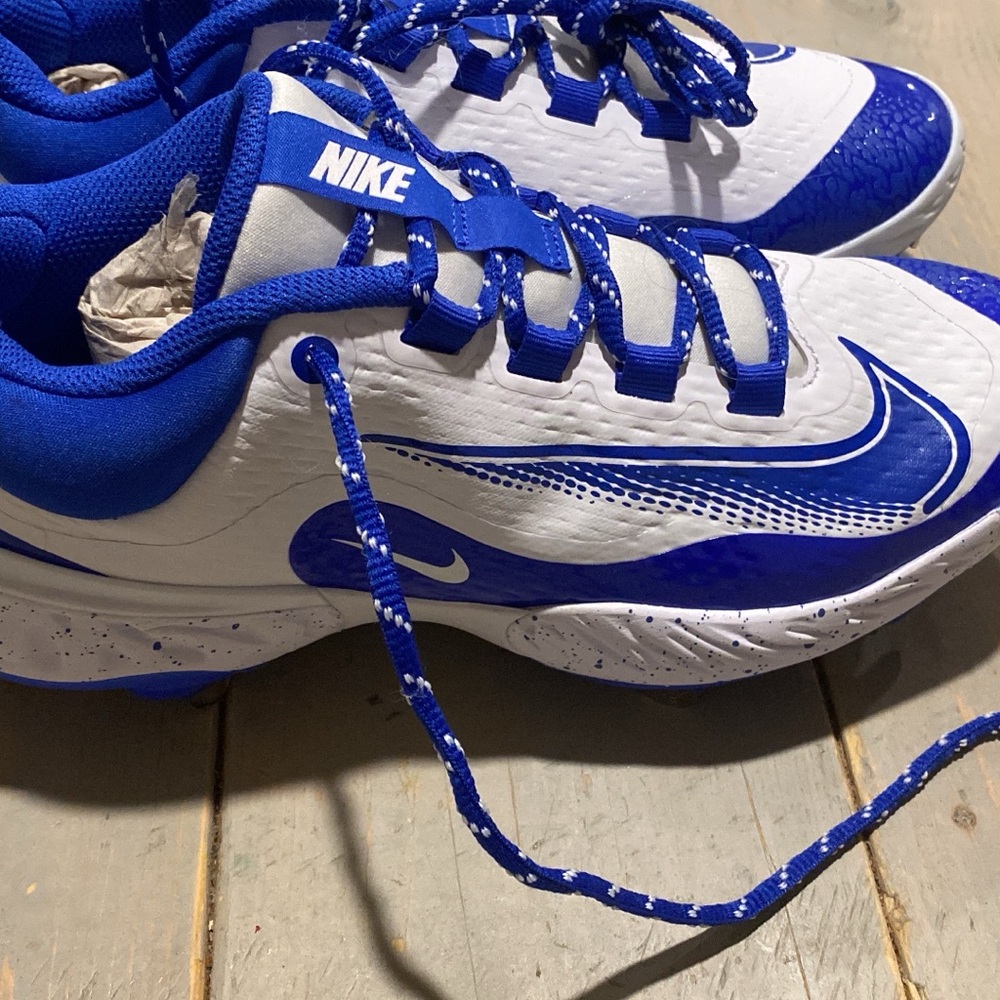 Nike Royal Blue and White baseball/softball cleats 7.5 men’s nwob